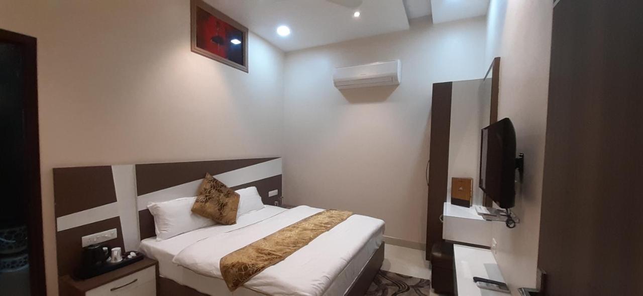 Amor Hotel Gangānagar Eksteriør bilde